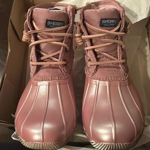 Sperry Girls Saltwater Boots - blush, new in box, size 2